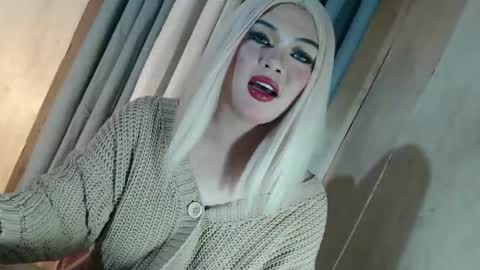 DANIELLA - DONT FORGET TO GIVE ME A THUMBSU UP online show from May 17, 10:30 pm