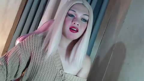 DANIELLA - DONT FORGET TO GIVE ME A THUMBSU UP online show from March 18, 4:18 am