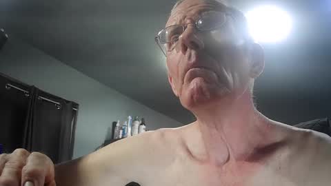 fantasyresort online show from April 17, 3:09 am