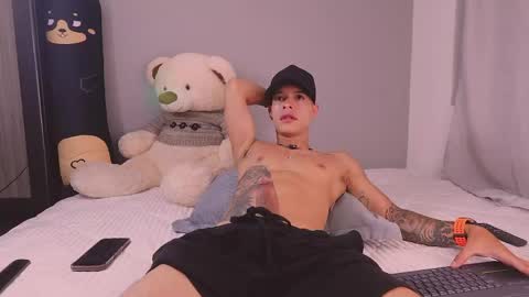 farid_jake_ online show from April 16, 12:22 am