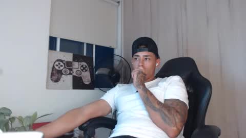 felilope23 online show from May 16, 10:36 am