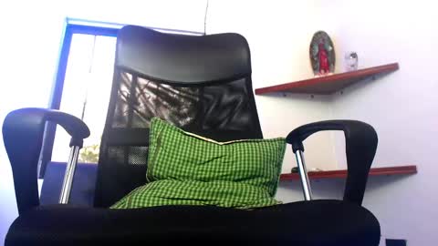 Snapshot of felipevega01 chatting on February 25, 12:05 pm felipe online show from February 25, 12:05 pm