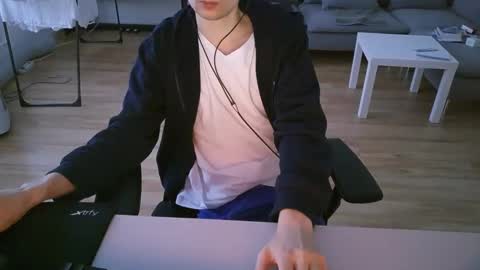 felixsagg online show from December 9, 12:51 pm