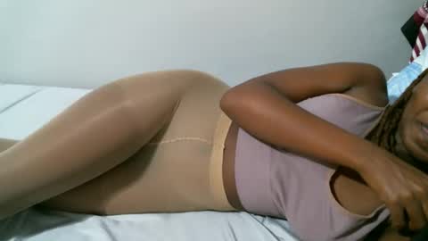 Snapshot of femaqueen chatting on October 3, 7:11 pm Navil online show from October 3, 7:11 pm