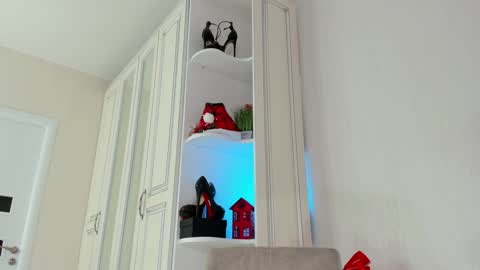 femdomheels online show from December 27, 1:50 pm