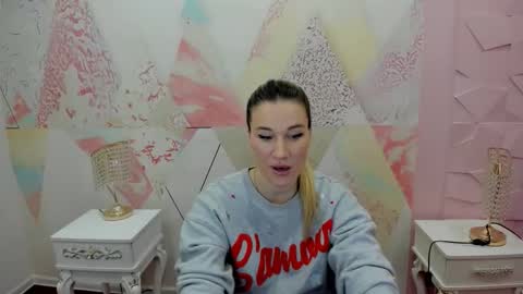 fennec_fox_ online show from April 17, 10:39 am