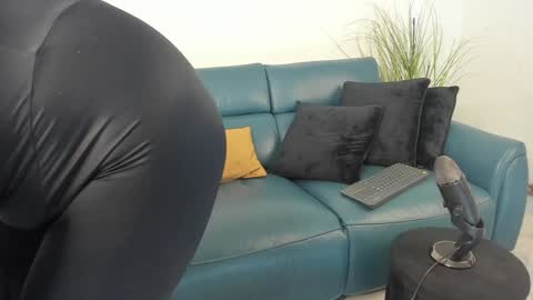 Snapshot of fetish_life chatting on October 8, 11:27 am fetish_life online show from October 8, 11:27 am