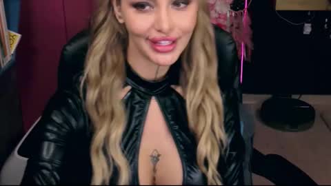 Sarah online show from November 1, 7:57 pm