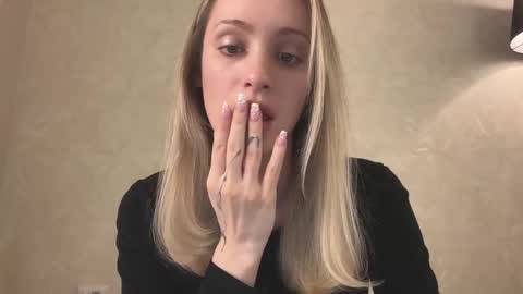 Lisa online show from November 22, 9:19 am