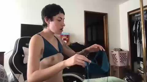 fgsammie online show from October 11, 4:43 pm