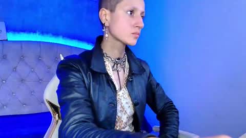 Snapshot of fieramadame chatting on October 14, 8:12 pm online show from October 14, 8:12 pm