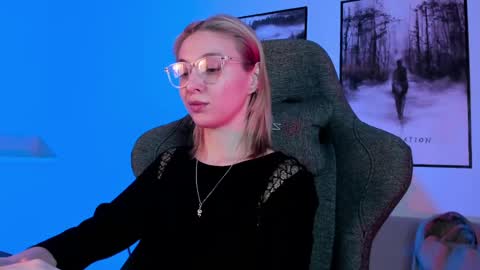 Snapshot of filipinaadams chatting on March 6, 8:52 am cap and Lana online show from March 6, 8:52 am