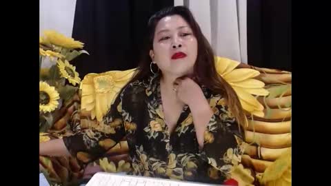 Yhen online show from April 15, 11:24 am