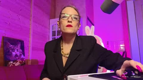 Lady online show from May 14, 6:39 pm