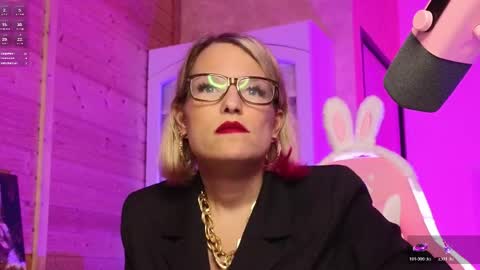 Lady online show from May 2, 9:09 pm