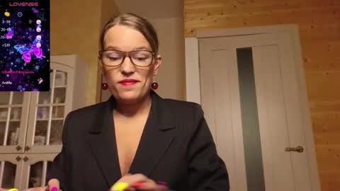 Lady online show from September 25, 9:00 pm