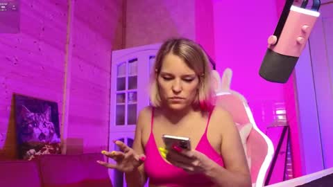 Lady online show from May 7, 5:19 pm