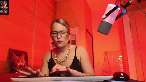 Lady online show from April 15, 6:11 pm