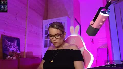 Lady online show from May 22, 6:47 pm