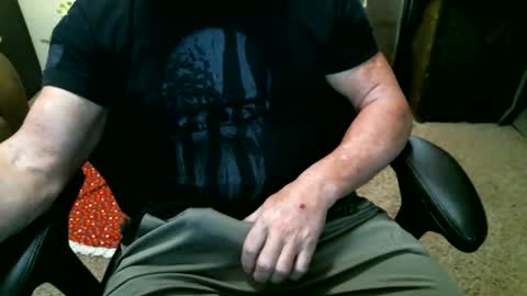 fitguy40 online show from December 13, 11:33 pm