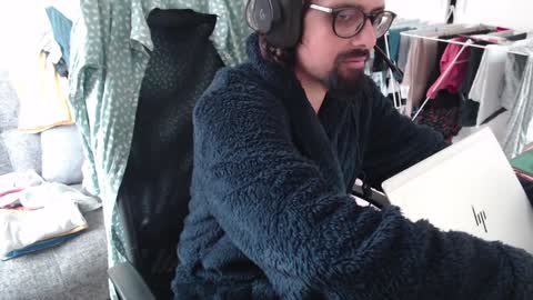 Snapshot of fizz6572 chatting on December 12, 9:30 am fizz6572 online show from December 12, 9:30 am