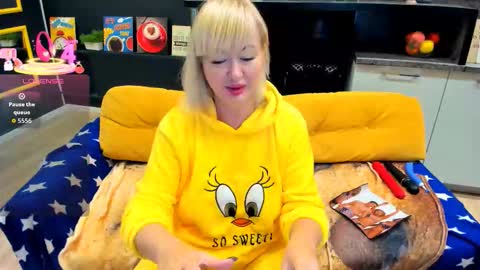 Snapshot of flirtymary chatting on September 24, 9:43 pm Mary online show from September 24, 9:43 pm