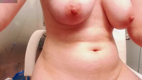 Snapshot of flirtysecretary123 chatting on September 28, 4:38 pm Sonya online show from September 28, 4:38 pm