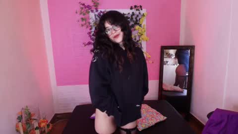 flora_blue online show from October 2, 12:48 pm