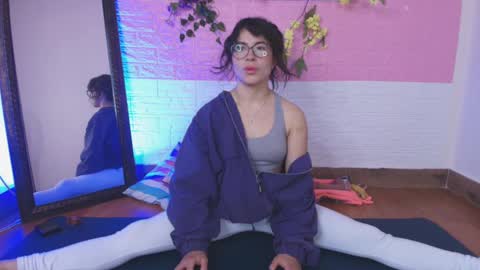 flora_blue online show from September 24, 12:01 pm