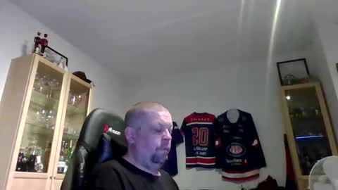 fluffy_espen online show from March 16, 5:44 am