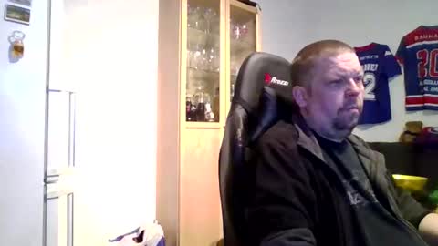 fluffy_espen online show from April 2, 7:59 am