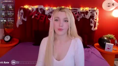 Snapshot of fluffy_monica chatting on October 20, 1:21 am Monica online show from October 20, 1:21 am