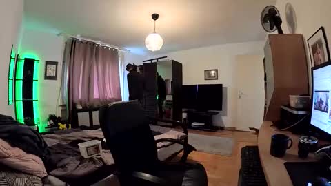 flyhigh92 online show from June 10, 12:37 pm