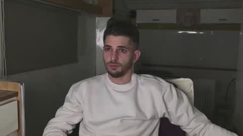 independent model online show from February 14, 6:54 pm