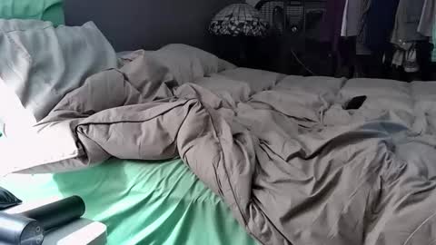 Snapshot of foodforcatfists chatting on December 1, 4:32 am foodforcatfists online show from December 1, 4:32 am