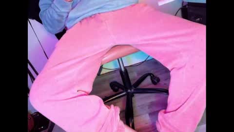 Snapshot of footlover6 chatting on September 28, 8:23 am Thomas Jefferson online show from September 28, 8:23 am