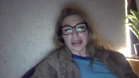 fox_red_lady7 online show from February 7, 9:15 pm