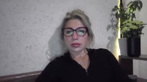 fox_red_lady7 online show from November 27, 9:22 pm