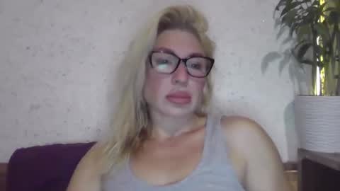 fox_red_lady7 online show from October 12, 6:43 pm