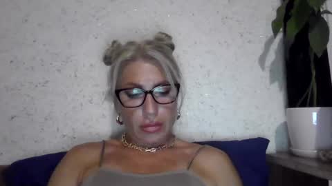 fox_red_lady7 online show from June 16, 8:13 pm