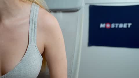 CUSTOM PHOTOS AND VIDEOS -  online show from January 8, 6:20 pm