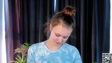 Lily online show from November 3, 6:58 am