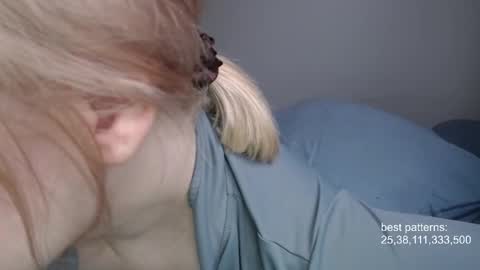 i am your baby Alien  online show from October 4, 1:53 pm