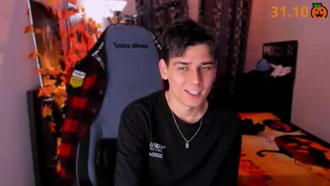 Foxicfu online show from October 18, 4:11 pm