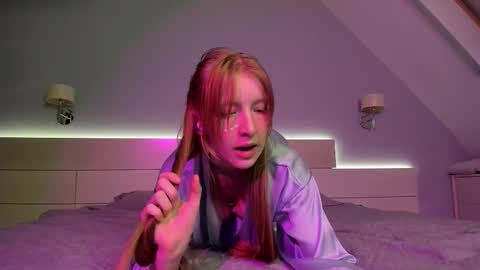 Snapshot of foxie_kiss chatting on October 2, 3:44 pm Hello world Feel free to follow online show from October 2, 3:44 pm