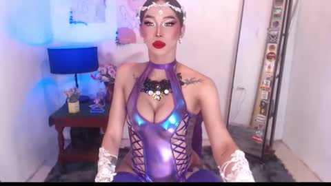 foxy_goddess online show from December 2, 4:42 am