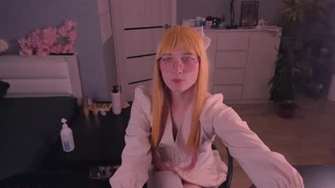 Sue online show from April 12, 9:19 pm