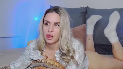 Foxy Kimmi online show from March 22, 8:29 am