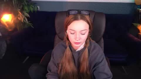 Maya online show from October 16, 1:22 pm