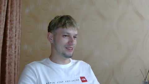 frame_tamer888 online show from June 10, 8:51 pm